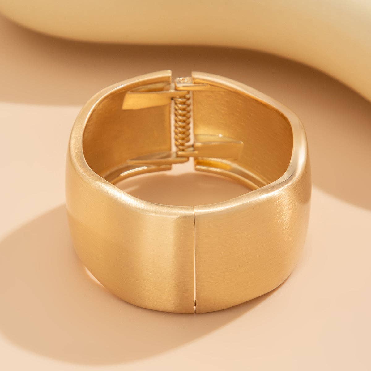 Punk Wide Bangle Spring Closure Bracelet Women N6B012
