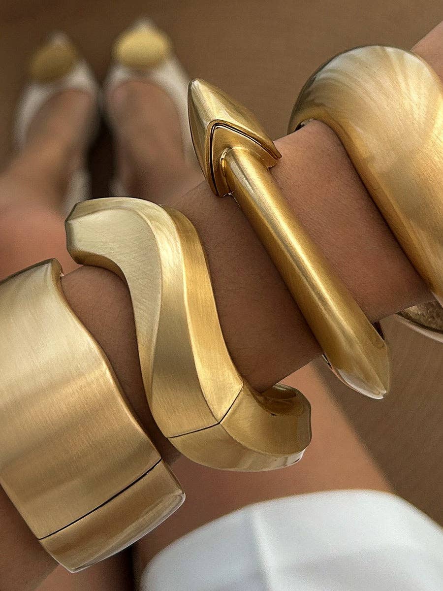 Punk Wide Bangle Spring Closure Bracelet Women N6B012