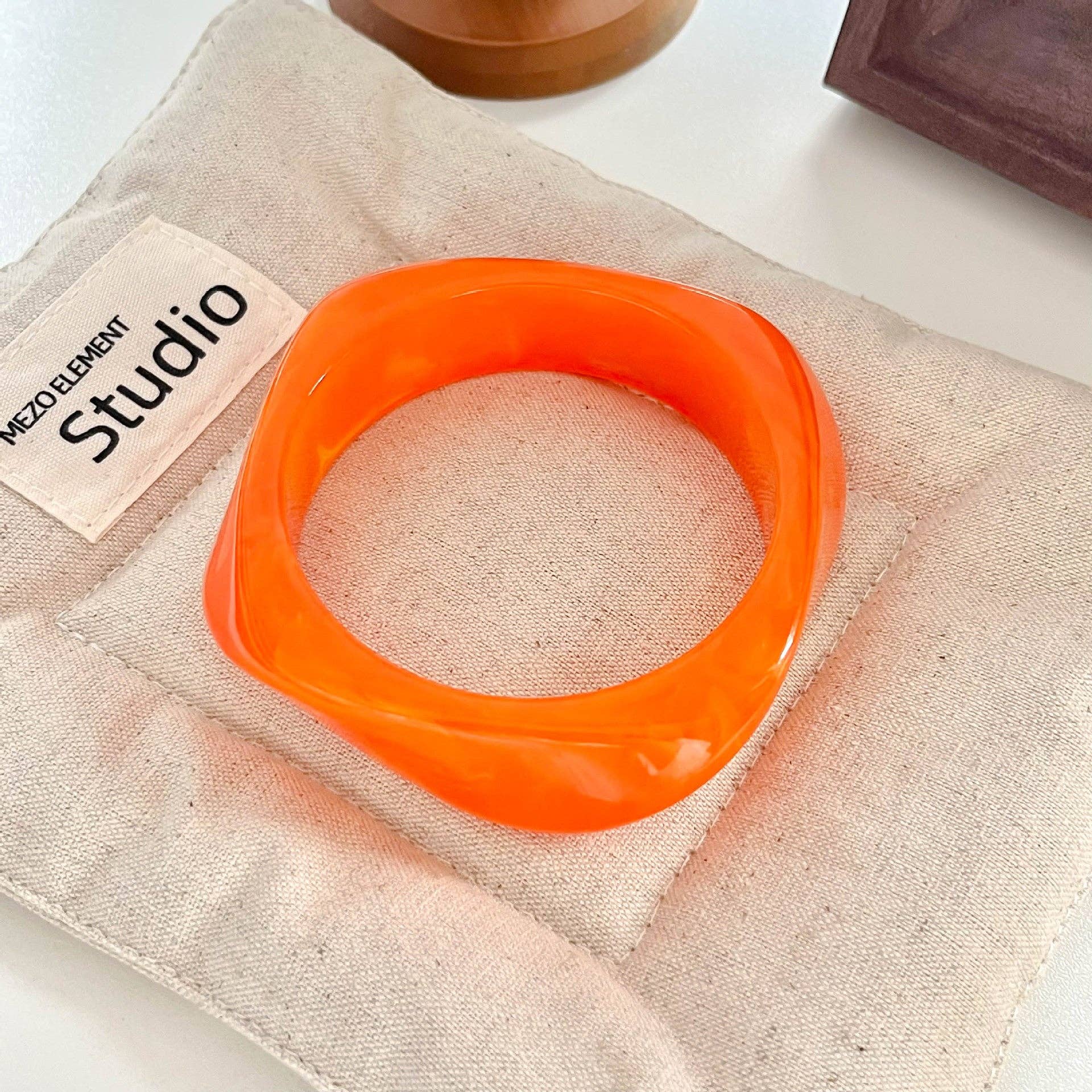 Geometric Ombre Resin Bangle Curved Acetate Contour S5P256