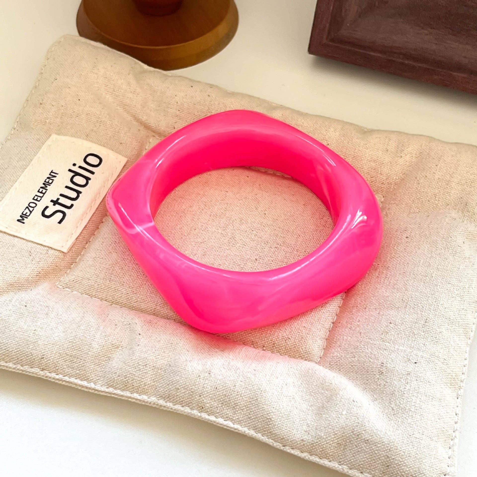 Geometric Ombre Resin Bangle Curved Acetate Contour S5P256